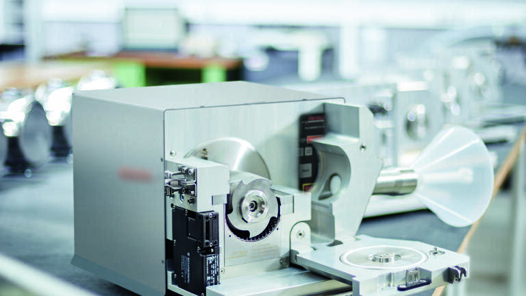 For residue-free cleaning all grinding parts can be removed within seconds without tools